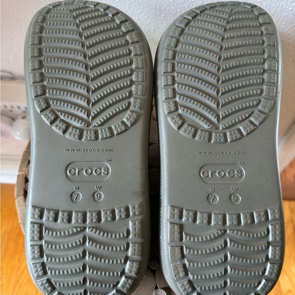 Crocs Iconic Comfort Slides Grey (M7) W9) NWOT - Picture 11 of 16